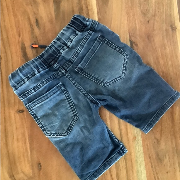 Little boy Shorts bundle 3-4 T & swimsuit - Picture 7 of 9